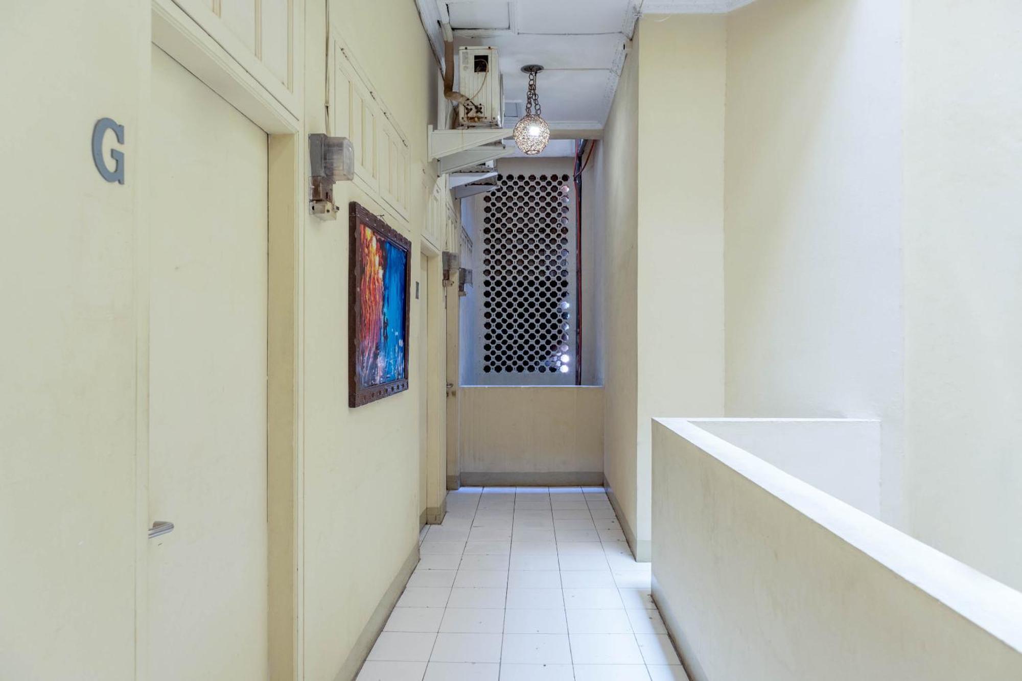 Oyo 1111 Pasar Baru Inn Jakarta Exterior photo