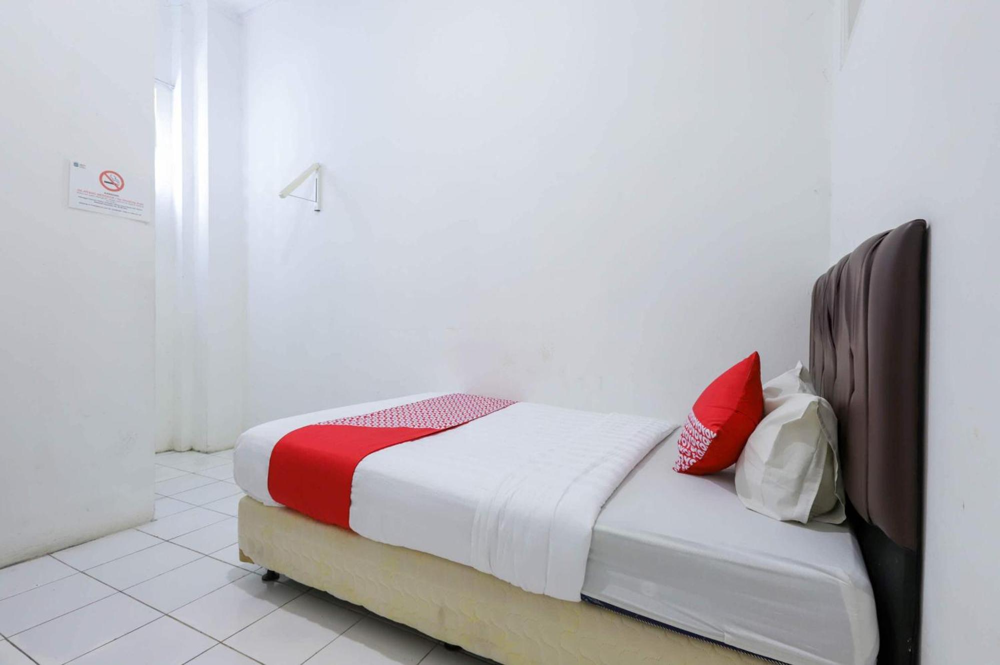 Oyo 1111 Pasar Baru Inn Jakarta Exterior photo